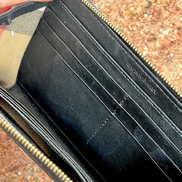 Burberry Wallet - Picture 4 of 4